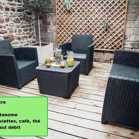 Superbe Appartement Avec Terrasse Au Calme Ernée Exterior foto