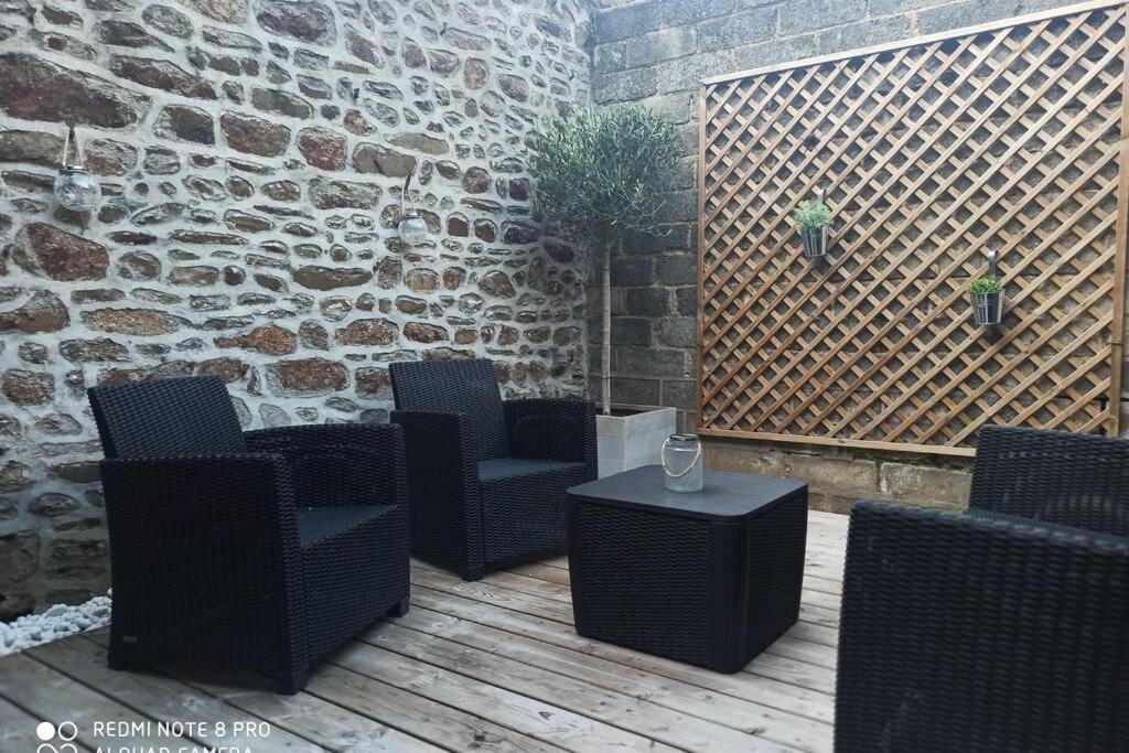 Superbe Appartement Avec Terrasse Au Calme Ernée Exterior foto