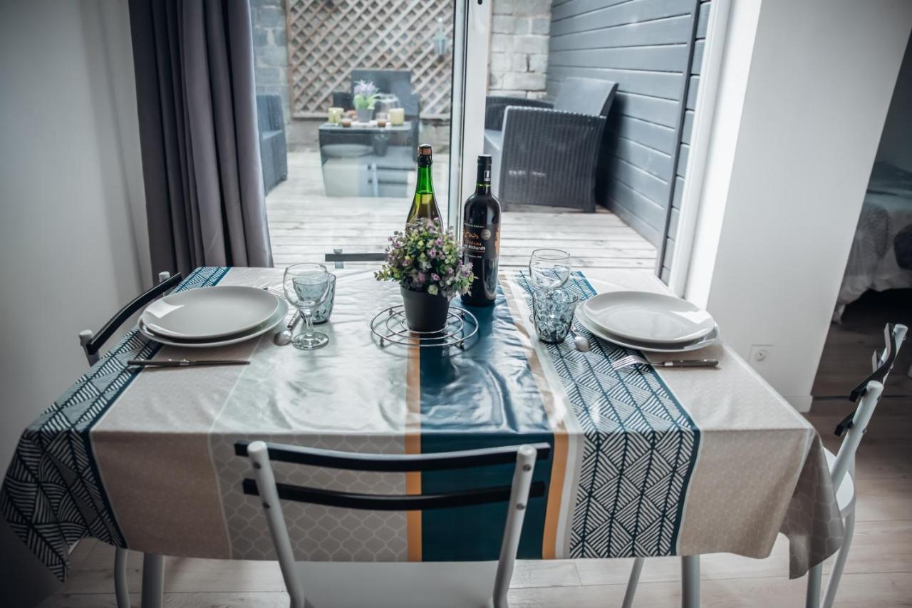 Superbe Appartement Avec Terrasse Au Calme Ernée Exterior foto