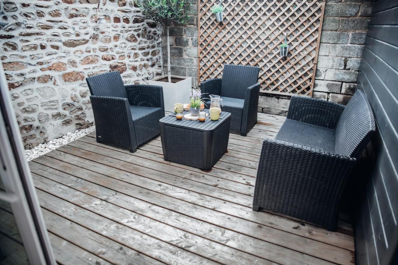 Superbe Appartement Avec Terrasse Au Calme Ernée Exterior foto